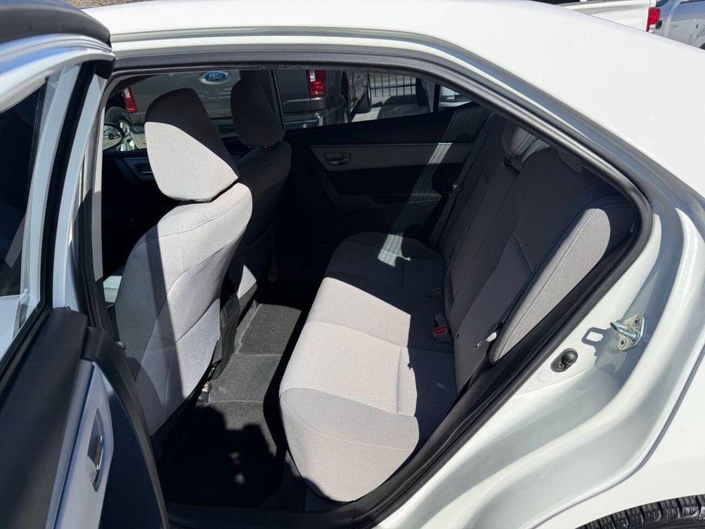 Toyota Corolla Vehicle Full-screen Gallery Image 13