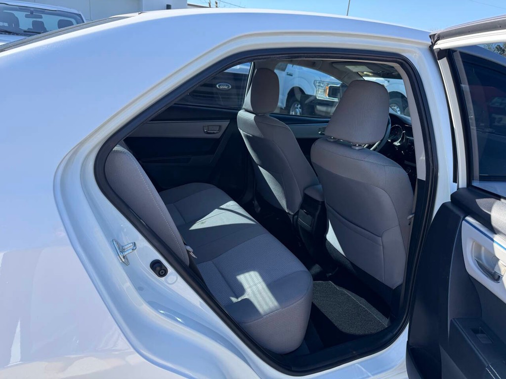 Toyota Corolla Vehicle Full-screen Gallery Image 15