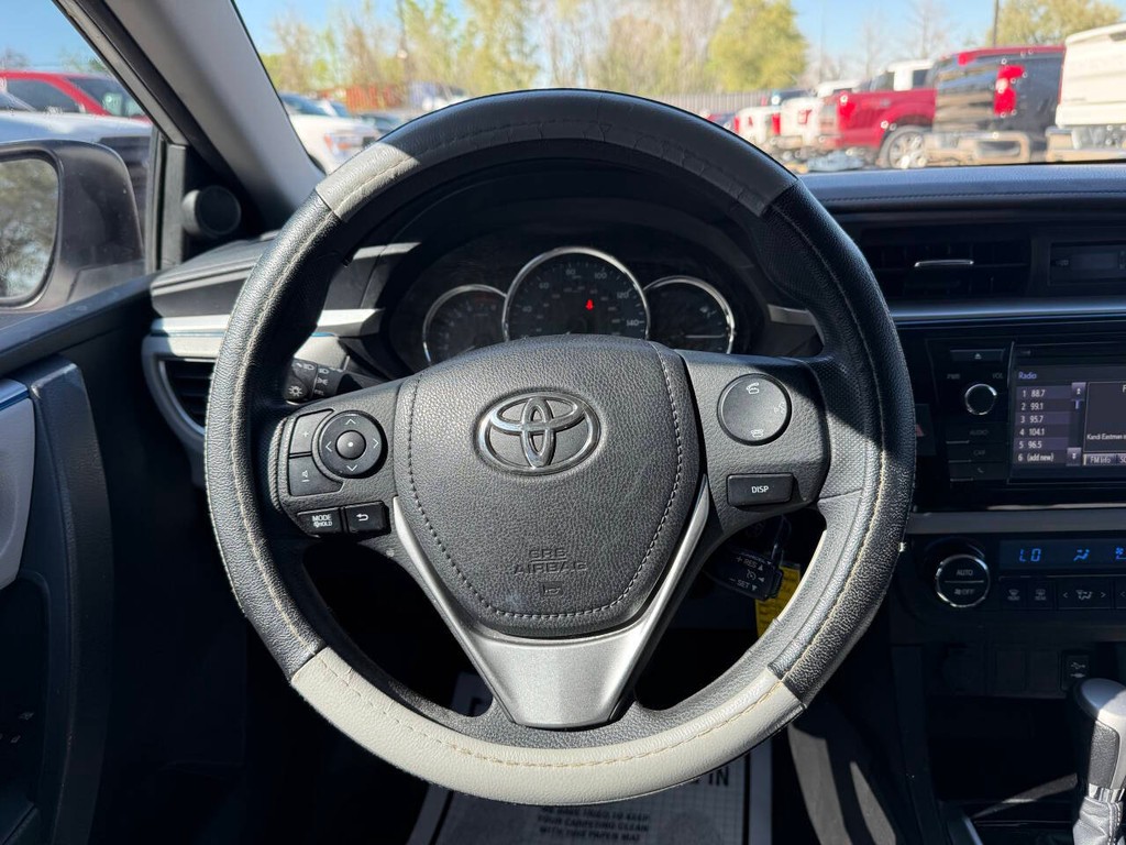 Toyota Corolla Vehicle Full-screen Gallery Image 22