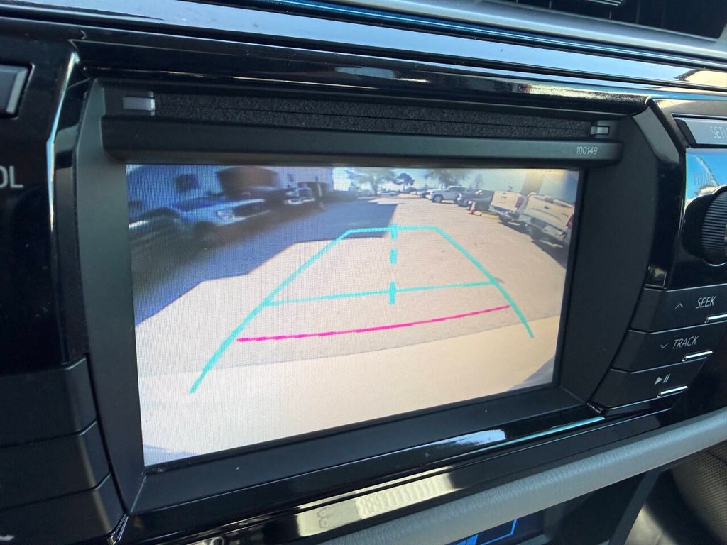 Toyota Corolla Vehicle Full-screen Gallery Image 26