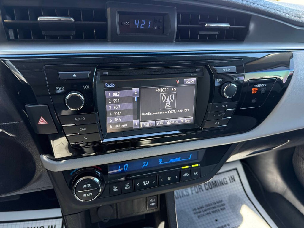 Toyota Corolla Vehicle Full-screen Gallery Image 27