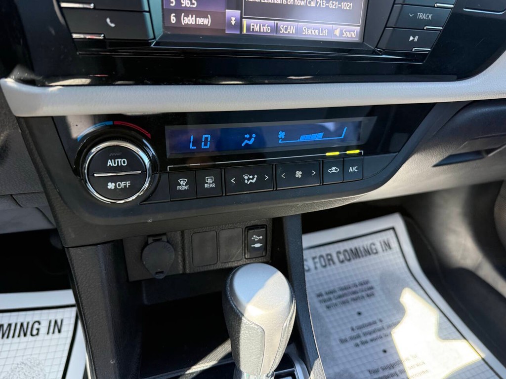 Toyota Corolla Vehicle Full-screen Gallery Image 28