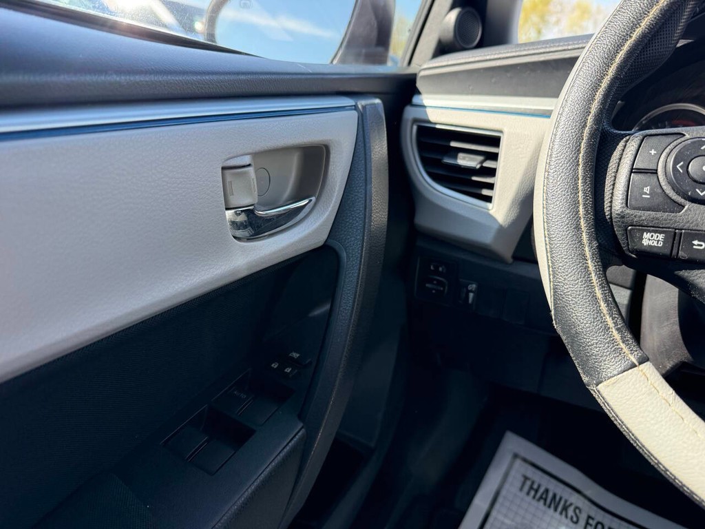 Toyota Corolla Vehicle Full-screen Gallery Image 29