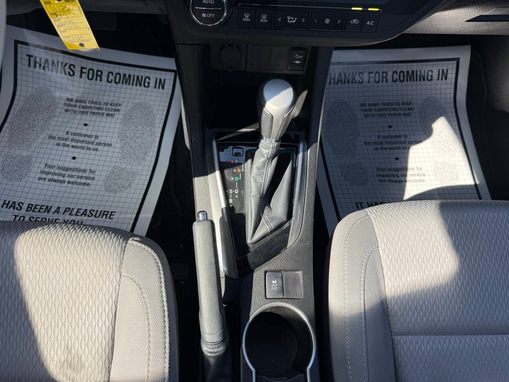 Toyota Corolla Vehicle Full-screen Gallery Image 30