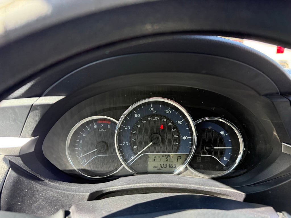 Toyota Corolla Vehicle Full-screen Gallery Image 31