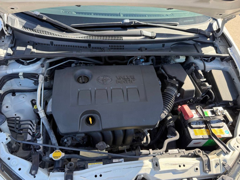 Toyota Corolla Vehicle Full-screen Gallery Image 34