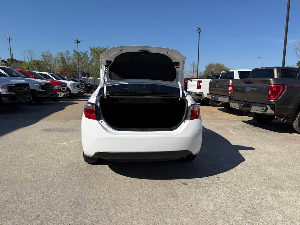 Toyota Corolla Vehicle Full-screen Gallery Image 36