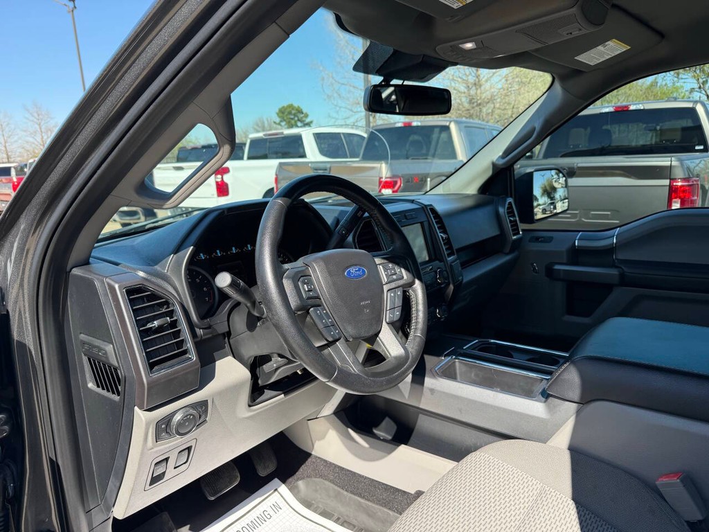 Ford F-150 Vehicle Full-screen Gallery Image 06