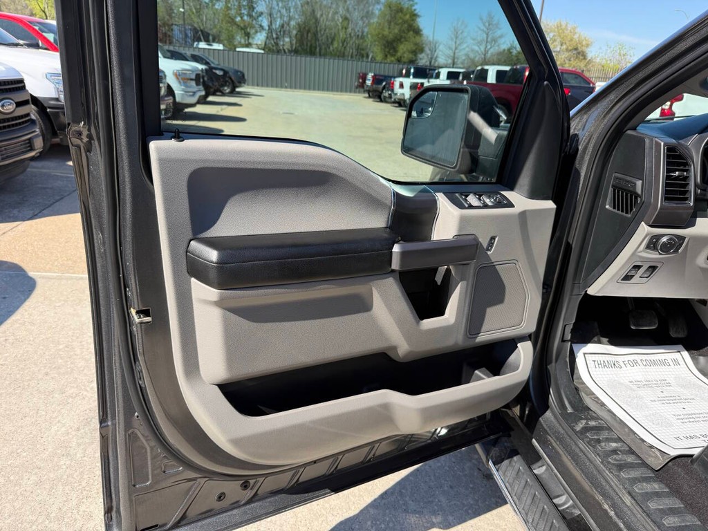 Ford F-150 Vehicle Full-screen Gallery Image 08