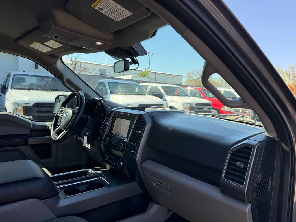 Ford F-150 Vehicle Full-screen Gallery Image 09