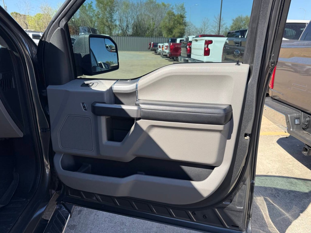 Ford F-150 Vehicle Full-screen Gallery Image 11