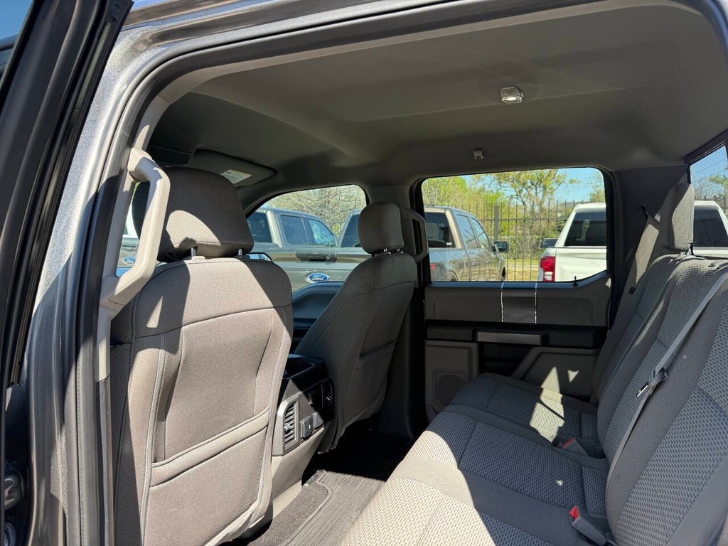 Ford F-150 Vehicle Full-screen Gallery Image 12