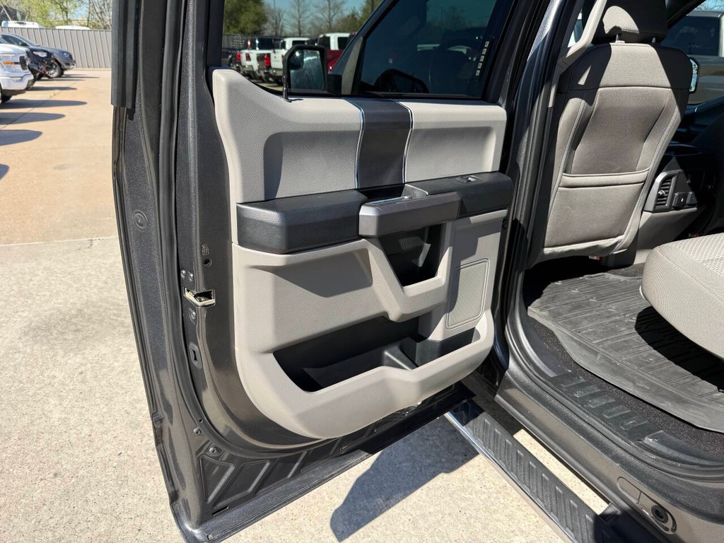 Ford F-150 Vehicle Full-screen Gallery Image 14