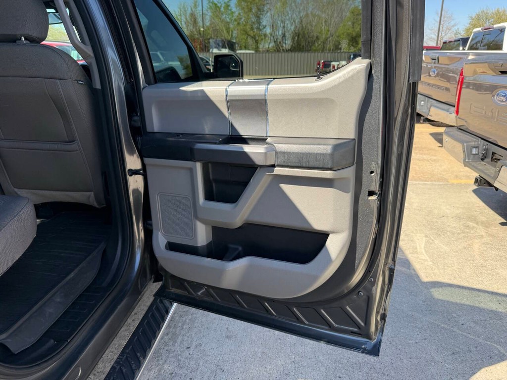 Ford F-150 Vehicle Full-screen Gallery Image 16