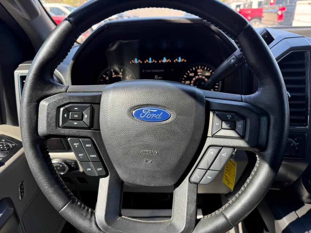 Ford F-150 Vehicle Full-screen Gallery Image 24