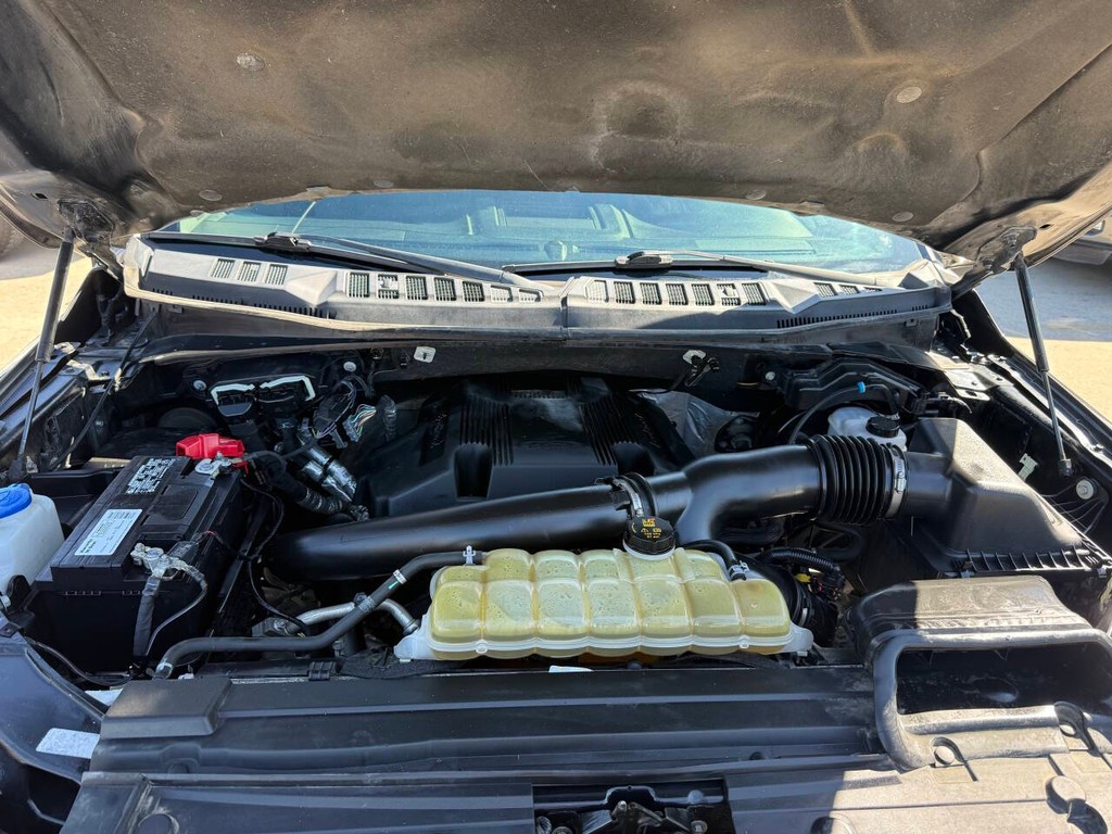 Ford F-150 Vehicle Full-screen Gallery Image 35