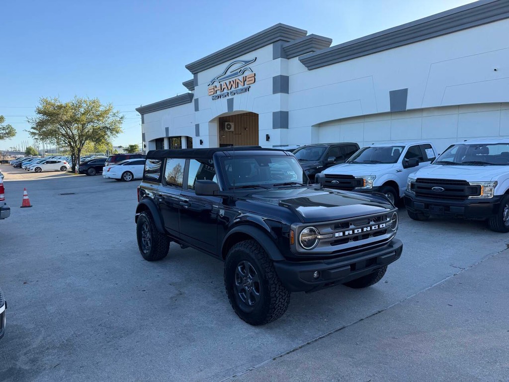 Ford Bronco Vehicle Full-screen Gallery Image 02