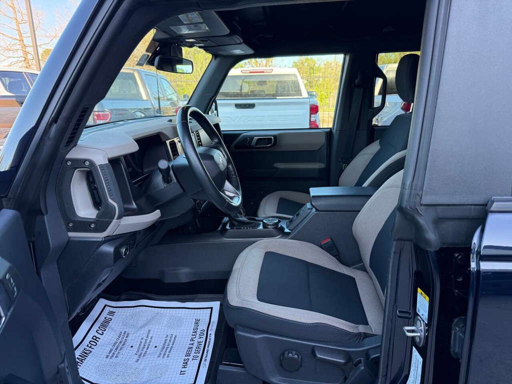 Ford Bronco Vehicle Full-screen Gallery Image 07