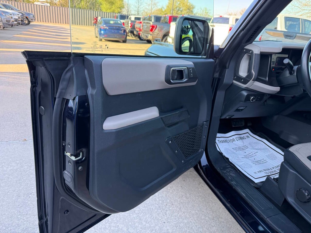 Ford Bronco Vehicle Full-screen Gallery Image 08