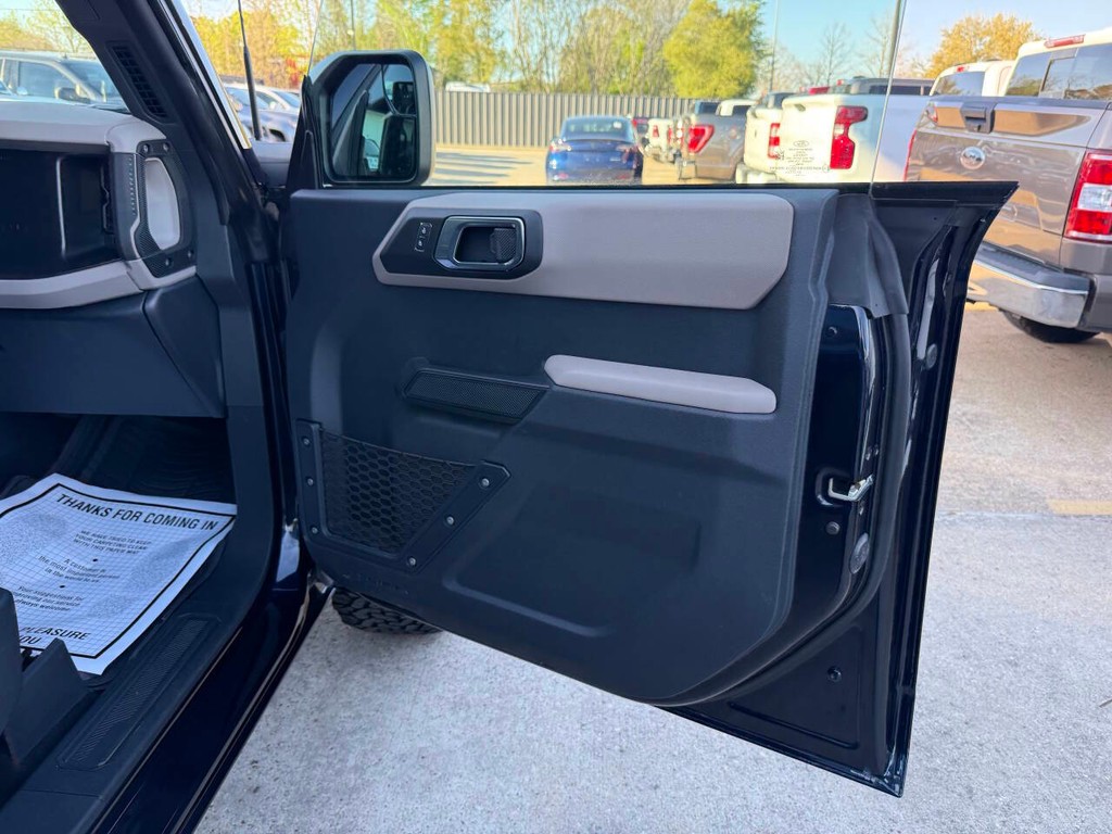 Ford Bronco Vehicle Full-screen Gallery Image 11