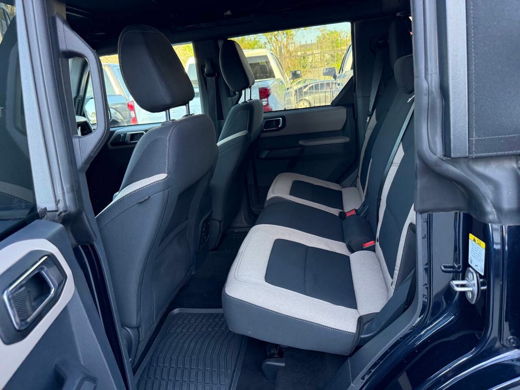 Ford Bronco Vehicle Full-screen Gallery Image 13