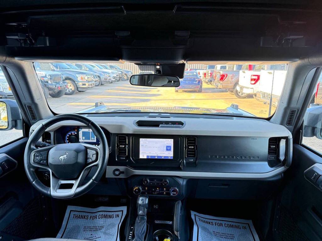 Ford Bronco Vehicle Full-screen Gallery Image 17