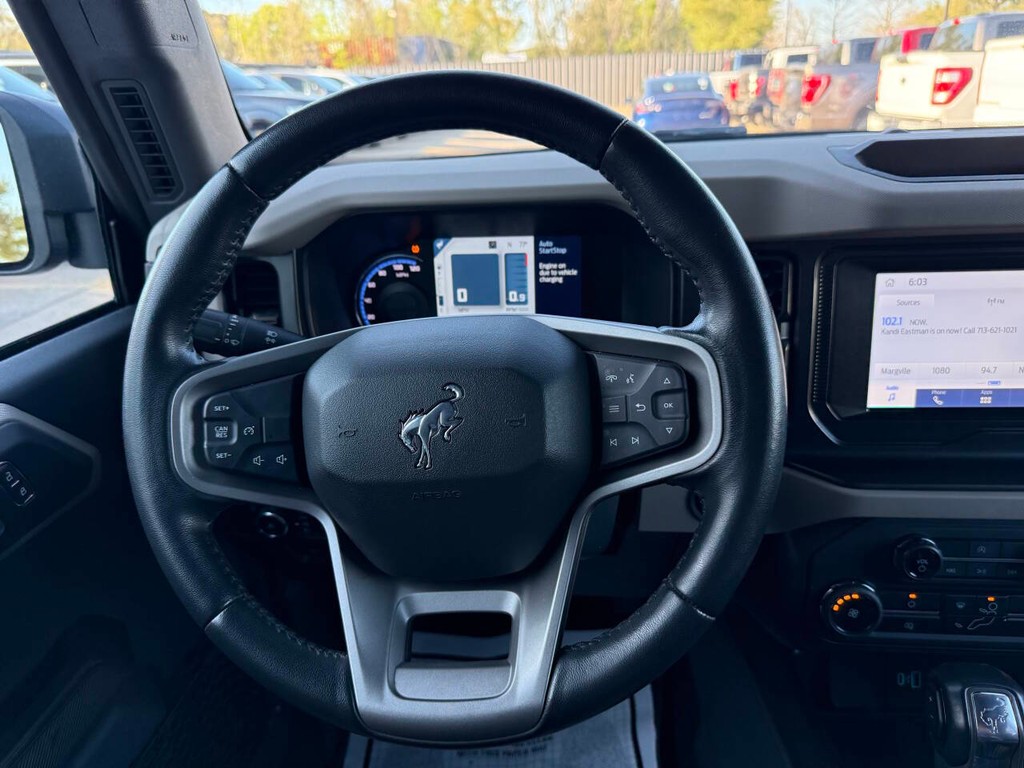 Ford Bronco Vehicle Full-screen Gallery Image 23