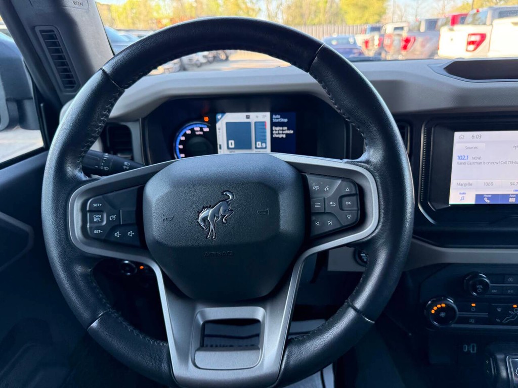 Ford Bronco Vehicle Full-screen Gallery Image 24