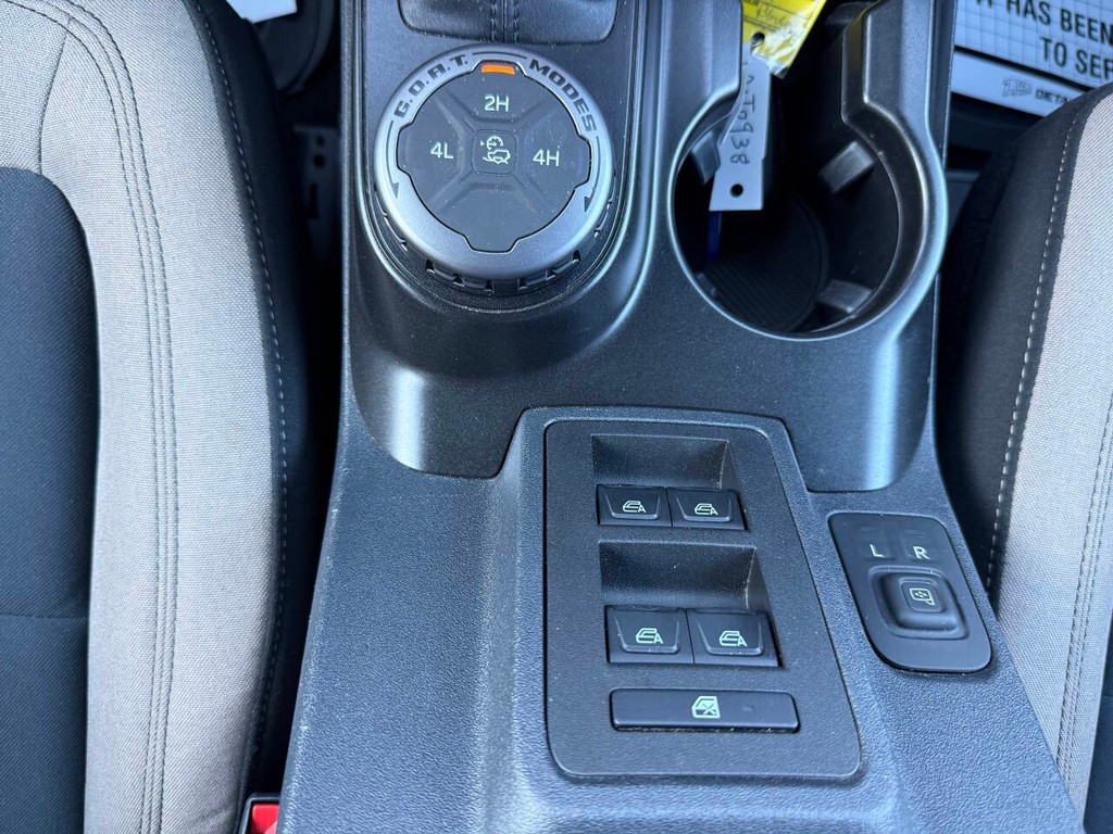 Ford Bronco Vehicle Full-screen Gallery Image 32