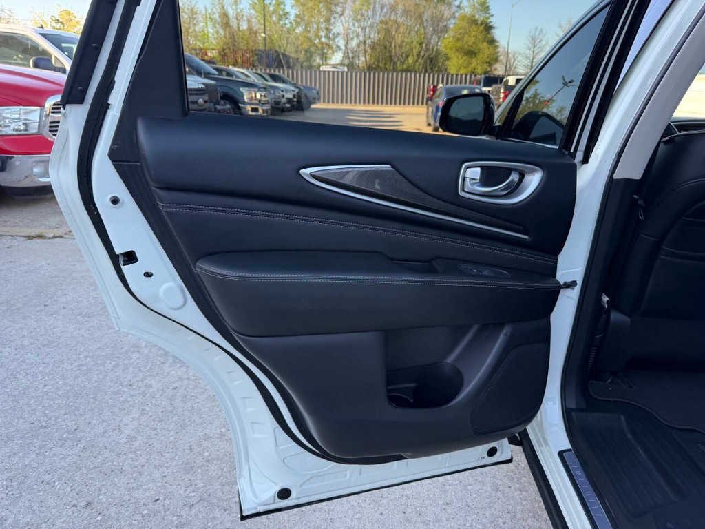 INFINITI QX60 Vehicle Full-screen Gallery Image 15