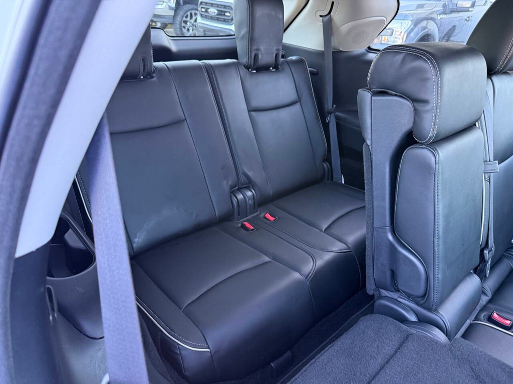 INFINITI QX60 Vehicle Full-screen Gallery Image 17