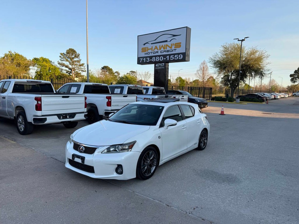 Lexus CT 200h Vehicle Full-screen Gallery Image 03