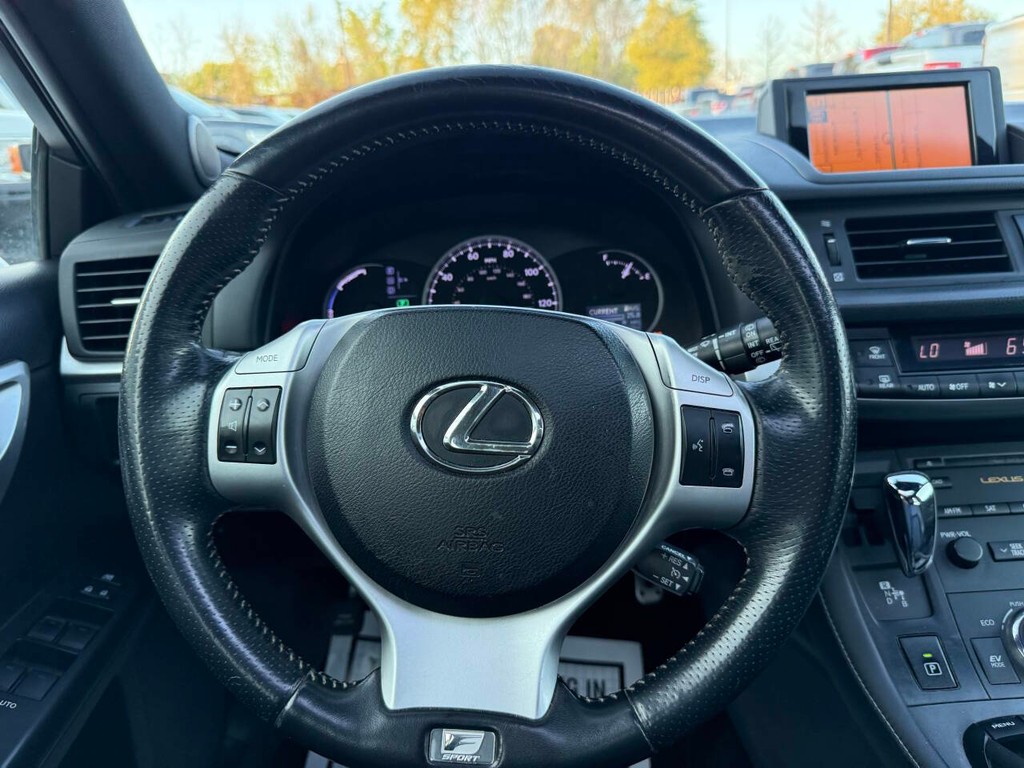 Lexus CT 200h Vehicle Full-screen Gallery Image 22