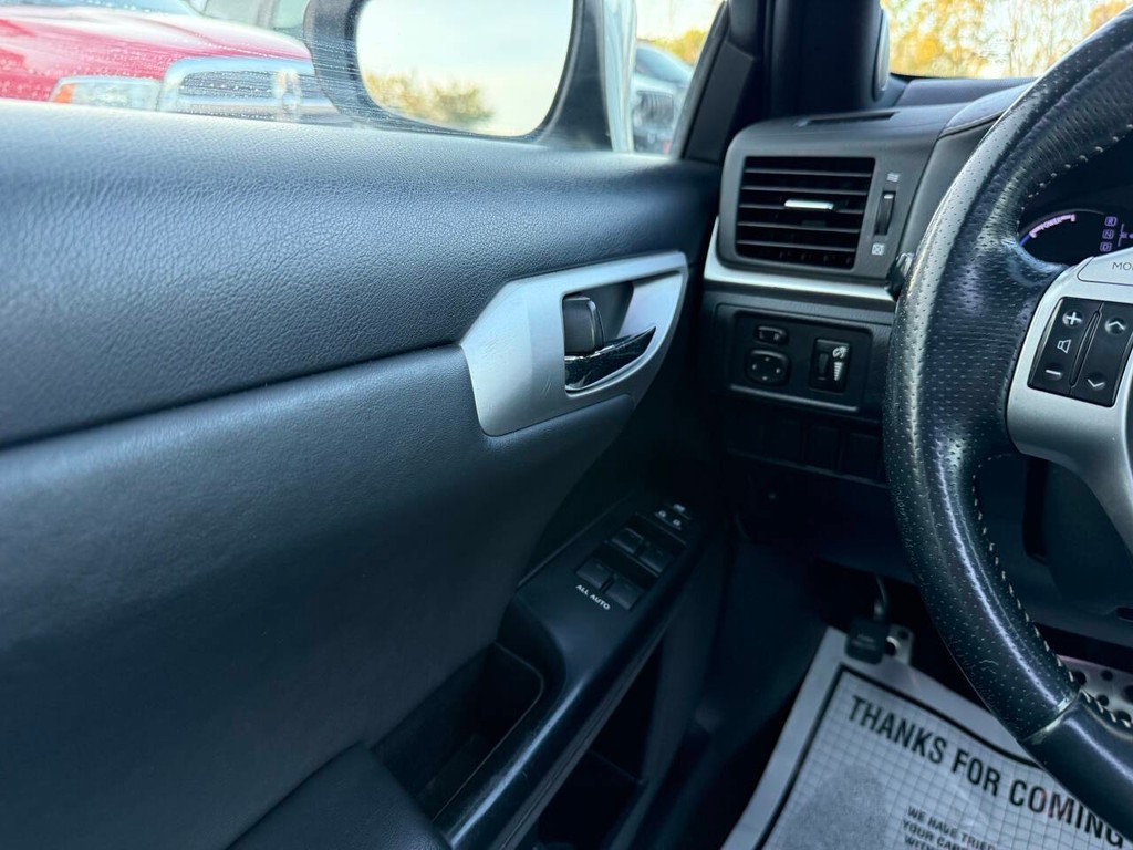 Lexus CT 200h Vehicle Full-screen Gallery Image 30