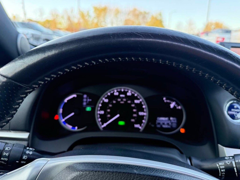 Lexus CT 200h Vehicle Full-screen Gallery Image 32