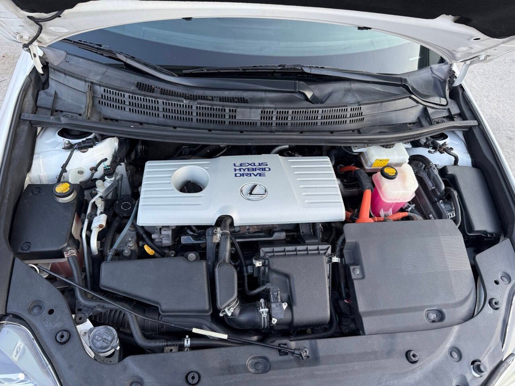 Lexus CT 200h Vehicle Full-screen Gallery Image 35