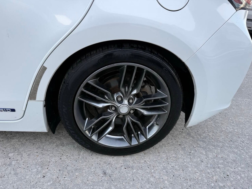 Lexus CT 200h Vehicle Full-screen Gallery Image 36