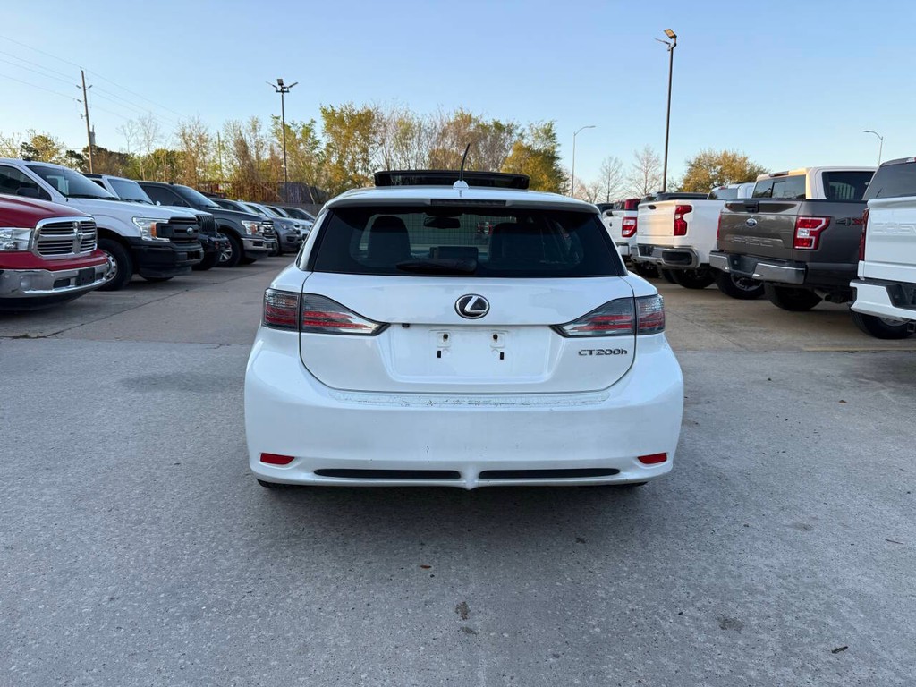 Lexus CT 200h Vehicle Full-screen Gallery Image 38