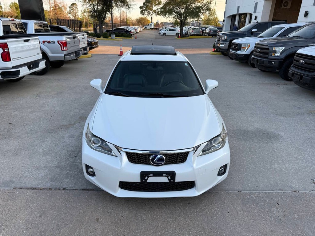 Lexus CT 200h Vehicle Full-screen Gallery Image 39