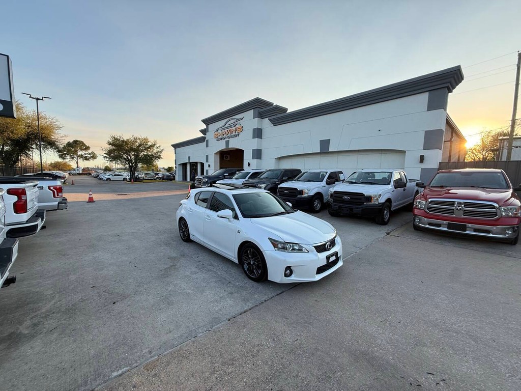 Lexus CT 200h Vehicle Full-screen Gallery Image 43