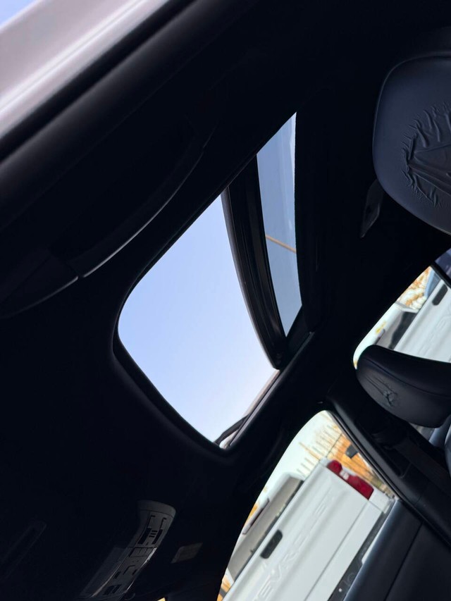 Lexus CT 200h Vehicle Full-screen Gallery Image 31