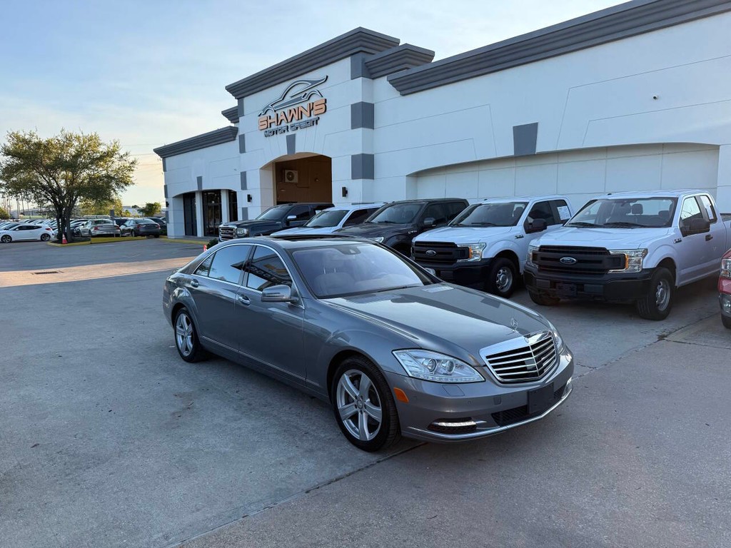 Mercedes-Benz S-Class Vehicle Full-screen Gallery Image 02