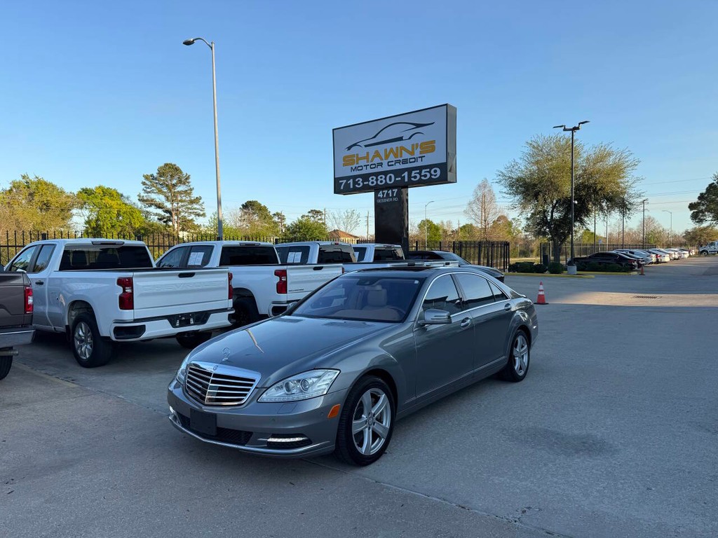 Mercedes-Benz S-Class Vehicle Full-screen Gallery Image 03