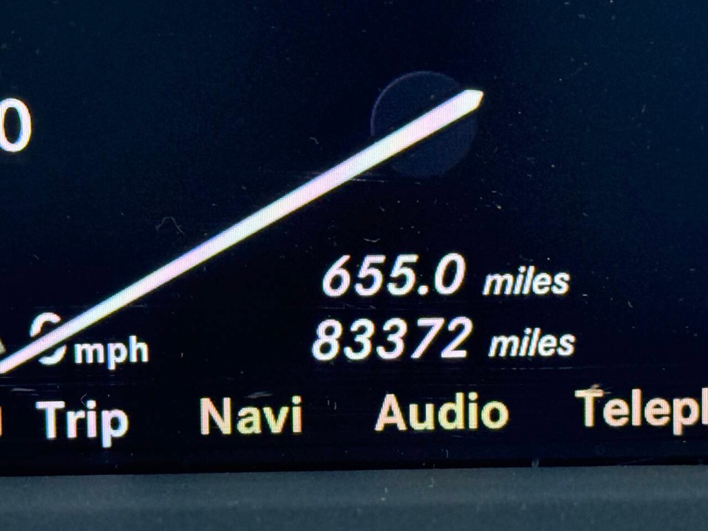 Mercedes-Benz S-Class Vehicle Full-screen Gallery Image 31