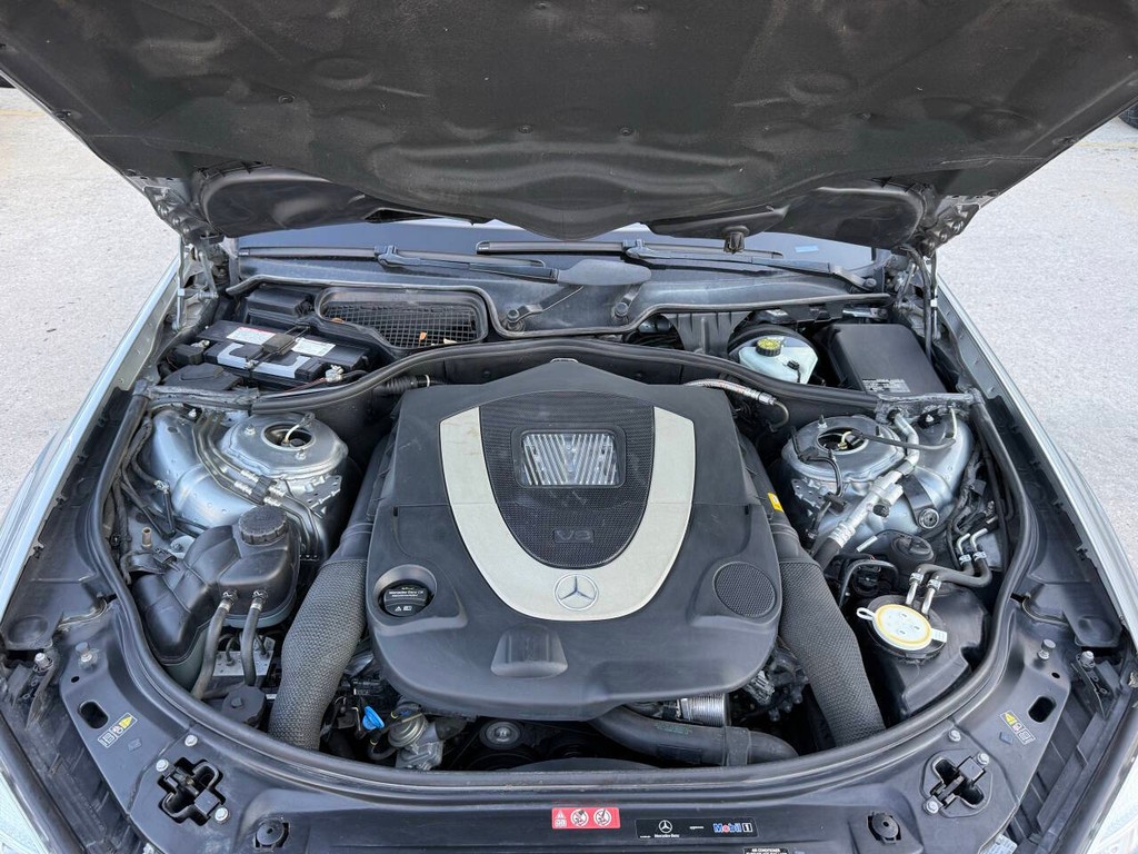 Mercedes-Benz S-Class Vehicle Full-screen Gallery Image 33