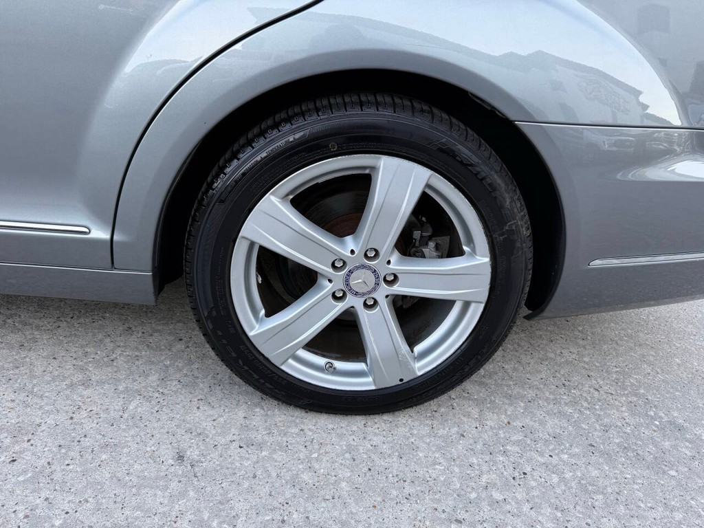 Mercedes-Benz S-Class Vehicle Full-screen Gallery Image 34