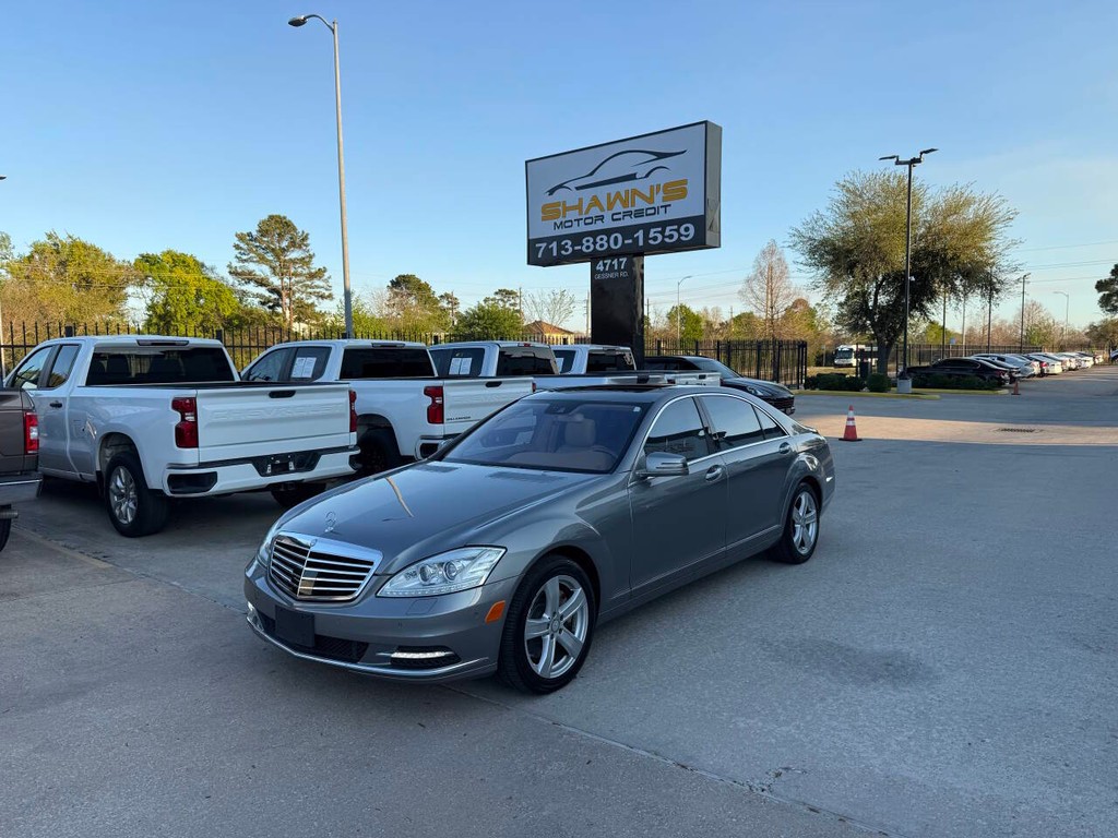 Mercedes-Benz S-Class Vehicle Full-screen Gallery Image 41