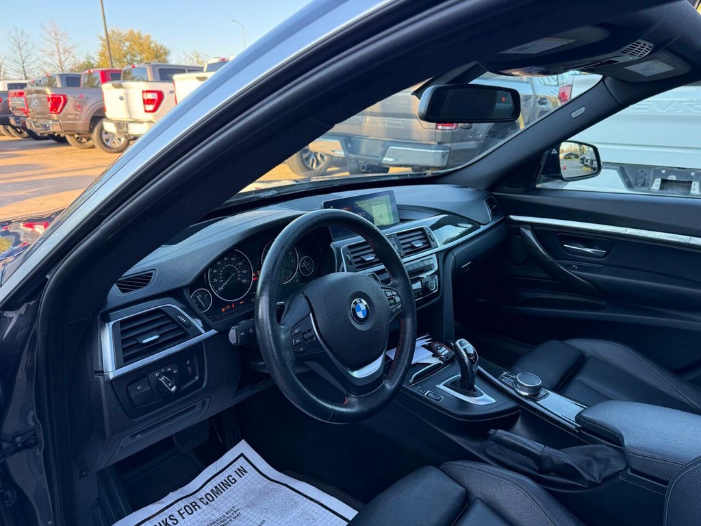 BMW 3 Series Vehicle Full-screen Gallery Image 06