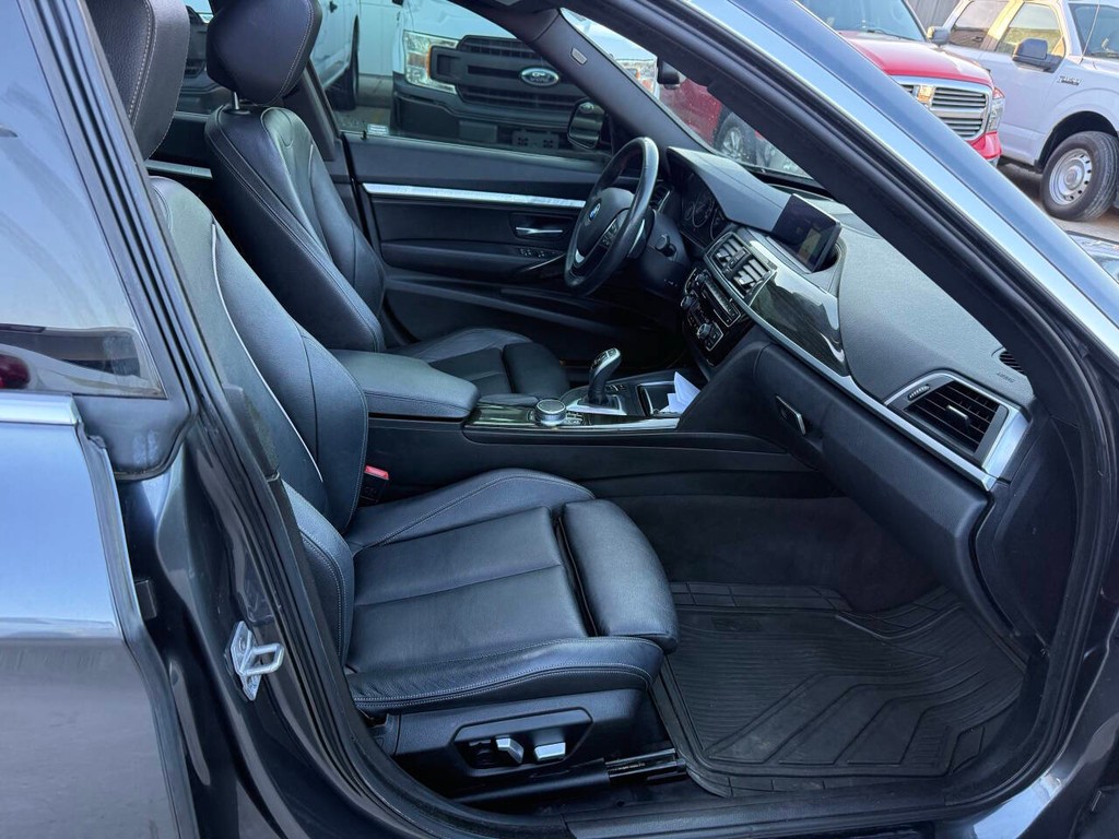 BMW 3 Series Vehicle Full-screen Gallery Image 10