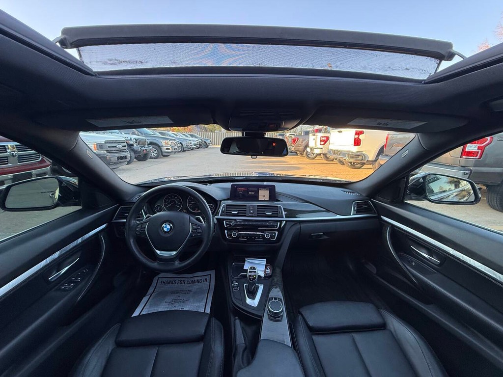 BMW 3 Series Vehicle Full-screen Gallery Image 18